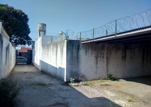 Cocheras ; Fructuoso Rivera No 3551, Los Platanos.-
