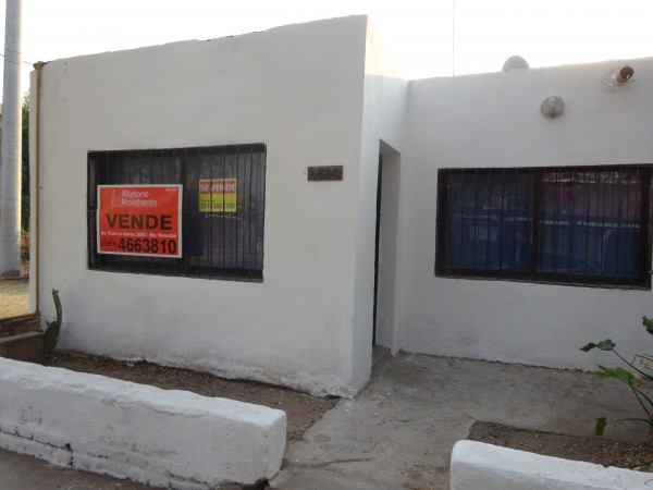 Villa Adela, vivienda esquina, Hermosa zona, sobre calle Roque Arias.- 