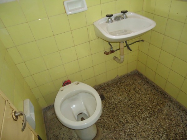 Villa Adela, linda zona, apta banco.-