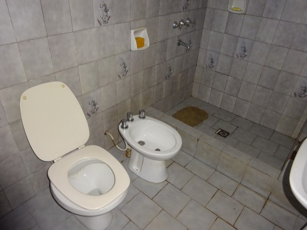 SE VENDE CASA MÁS DEPARTAMENTO EN BARRIO MATIENZO, EXCELENTE ENTORNO 