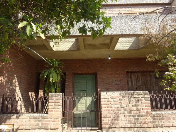 Casa más galpón para la venta Barrio Alto Alberdi. 