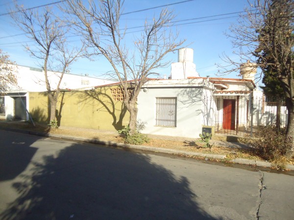 Matienzo, vivienda esquina, linda zona.-