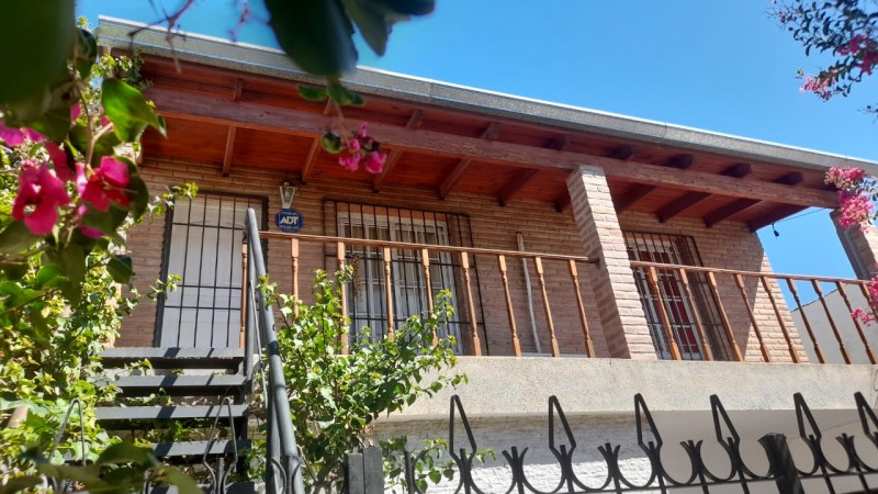 Rosedal, impecable departamento planta alta.- 