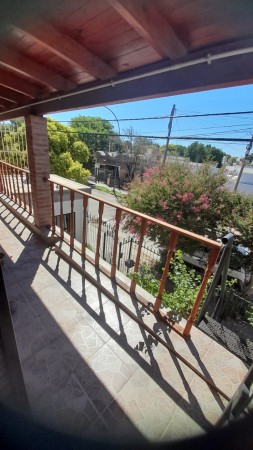 Rosedal, impecable departamento planta alta.- 
