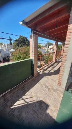 Rosedal, impecable departamento planta alta.- 