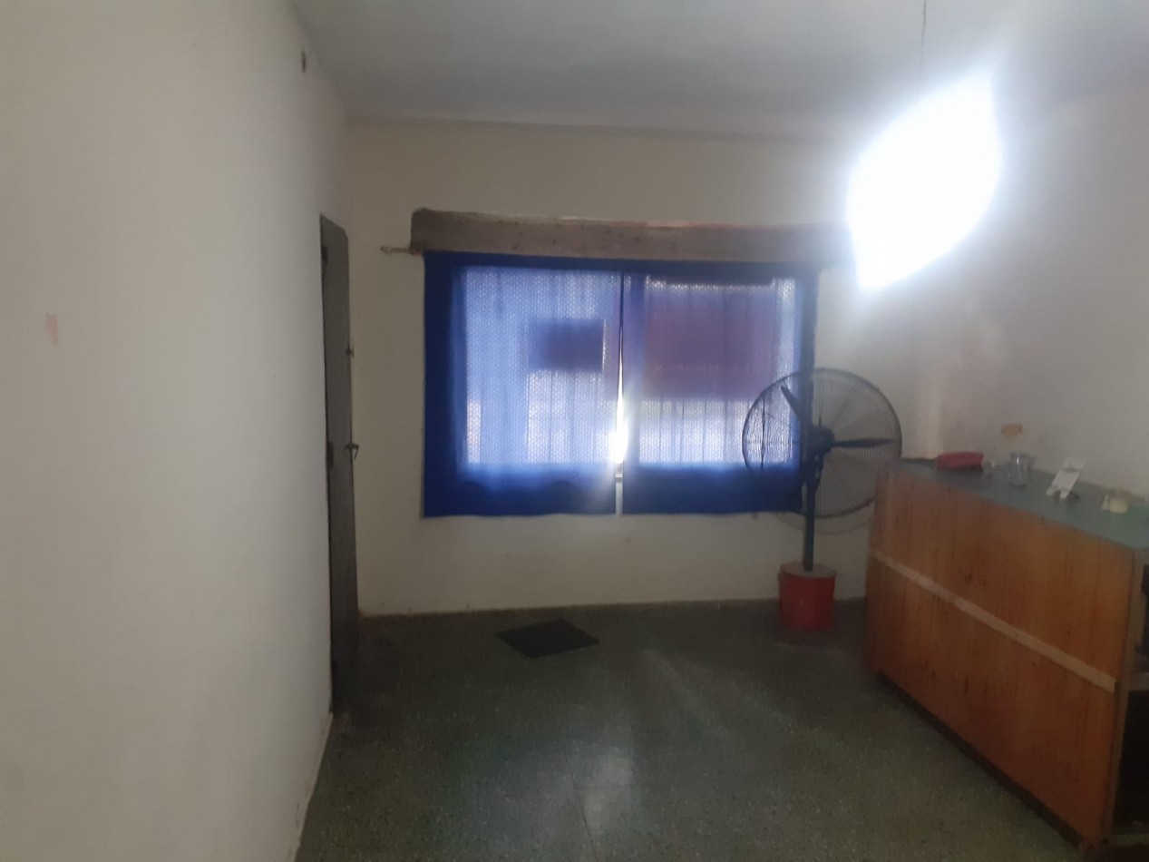 Villa Adela, vivienda esquina, Hermosa zona, sobre calle Roque Arias.- 