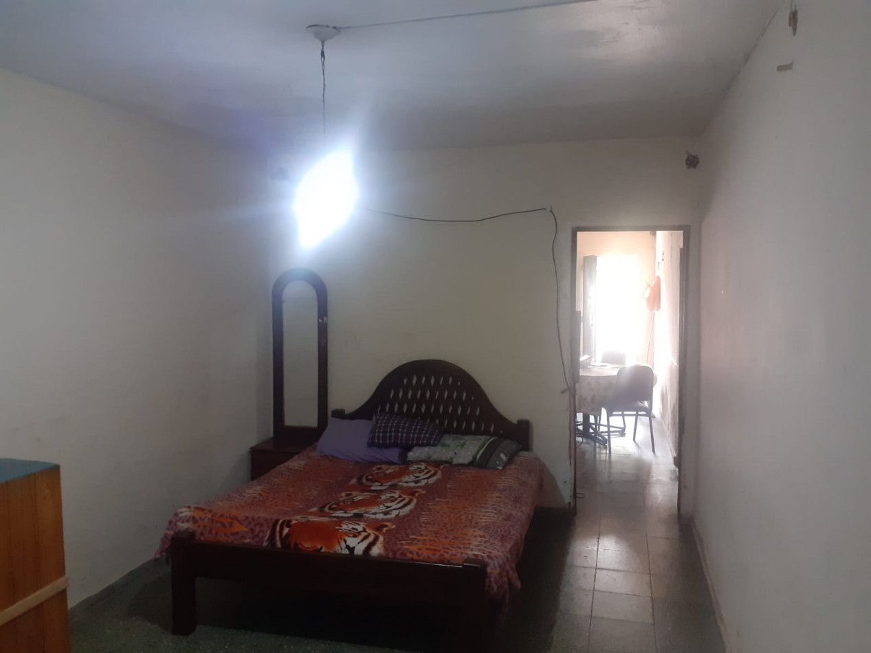 Villa Adela, vivienda esquina, Hermosa zona, sobre calle Roque Arias.- 