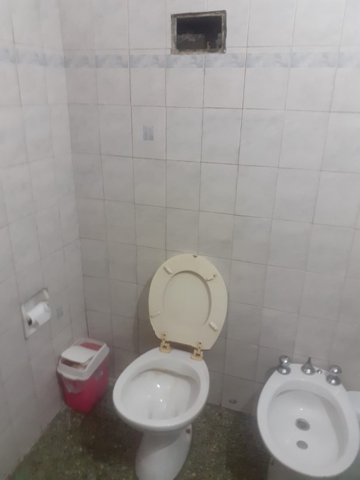 Villa Adela, vivienda esquina, Hermosa zona, sobre calle Roque Arias.- 