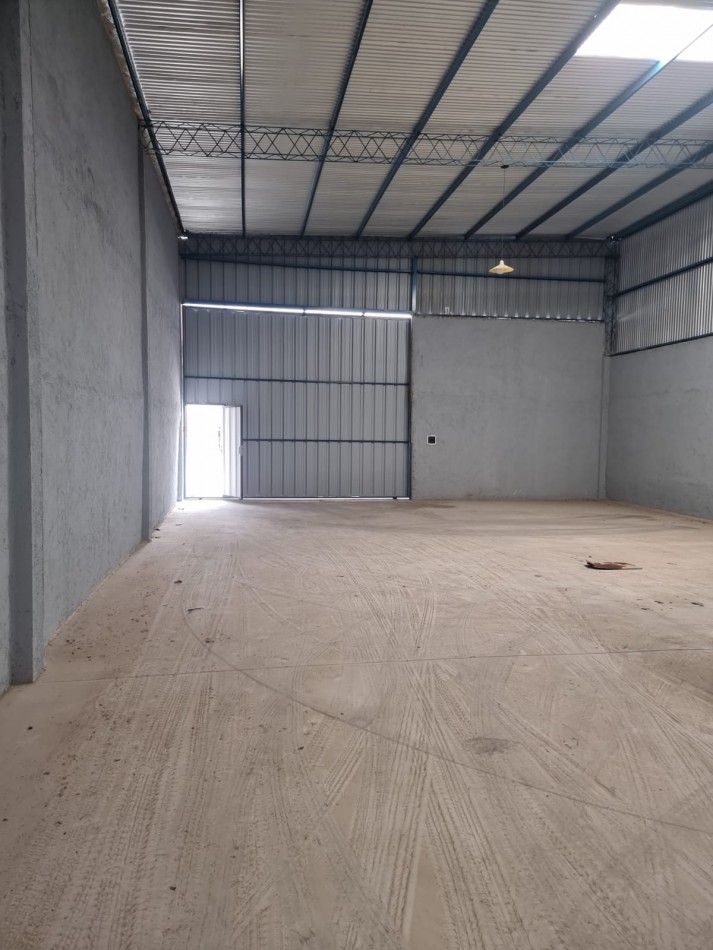 VILLA ADELA, VIVIENDA IDEAL PARA RENTA ( DEPARTAMENTO + GALPON + COCHERAS) 