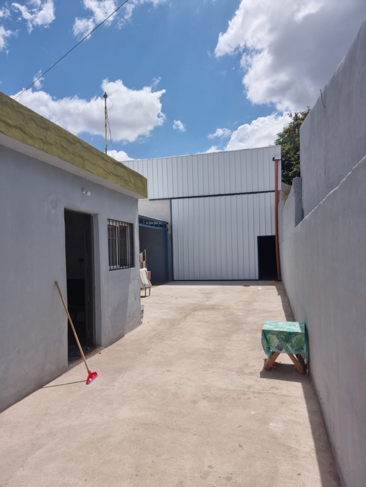 VILLA ADELA, VIVIENDA IDEAL PARA RENTA ( DEPARTAMENTO + GALPON + COCHERAS) 