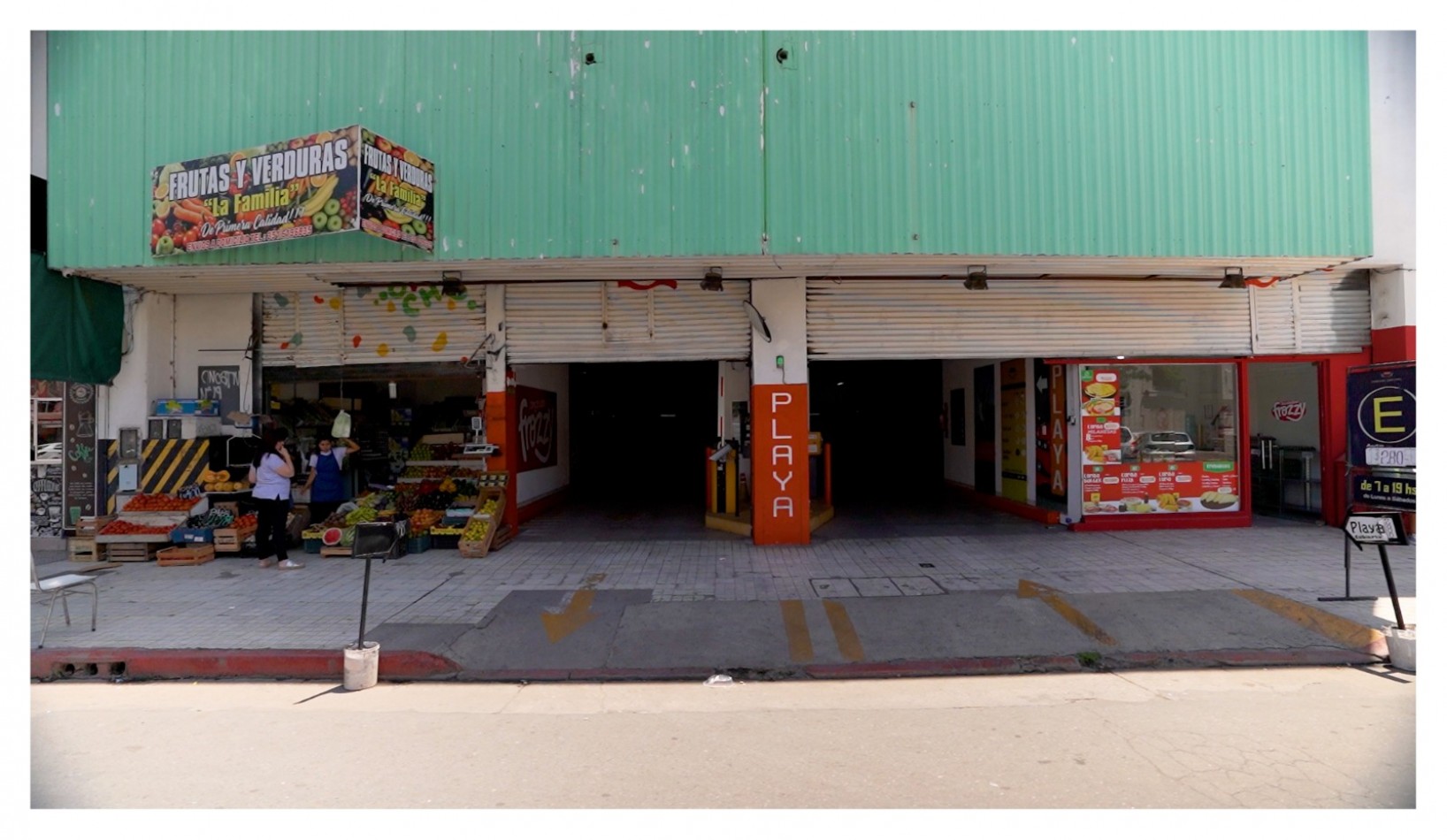 CENTRO, IMPORTANTE PROPIEDAD, FRENTE AL MERCADO NORTE.- 