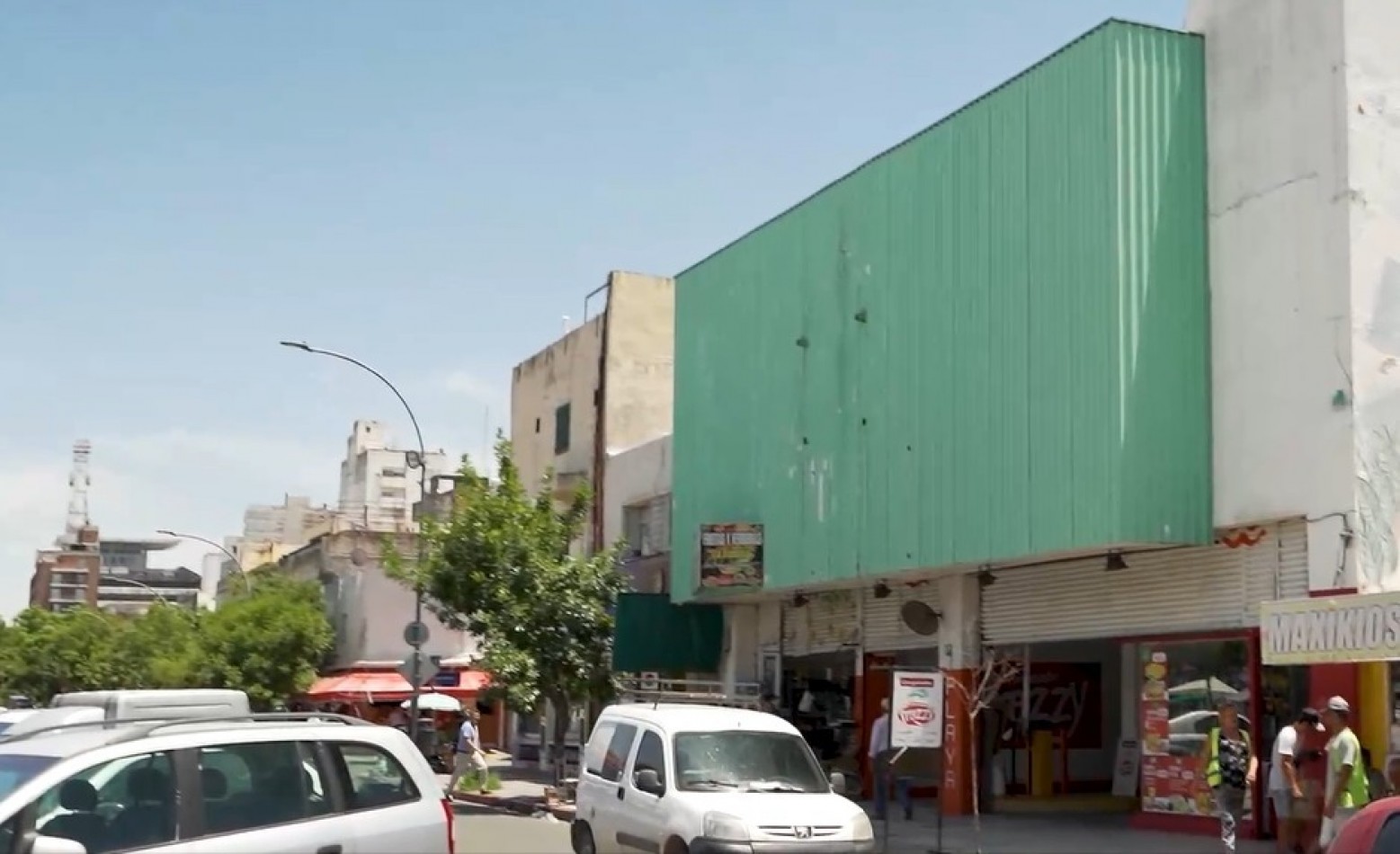 CENTRO, IMPORTANTE PROPIEDAD, FRENTE AL MERCADO NORTE.- 