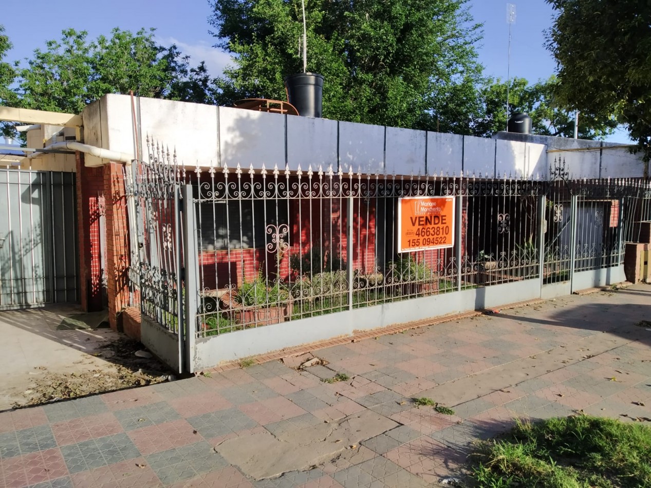 BARRIO SAN ROQUE, SE VENDE CASA CON DEPARTAMENTO, SOBRE CALLE PRINCIPAL DEL BARRIO