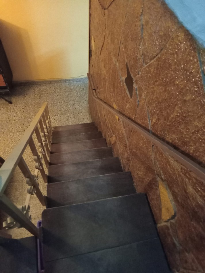 BARRIO ROSEDAL, SE VENDE CASA DE DOS PISOS A METROS DE RUTA 20