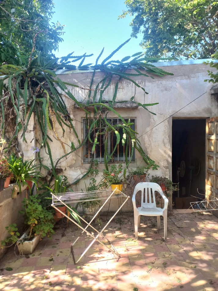 BARRIO PRIMERA JUNTA, SE VENDE CASA CON GALPON 