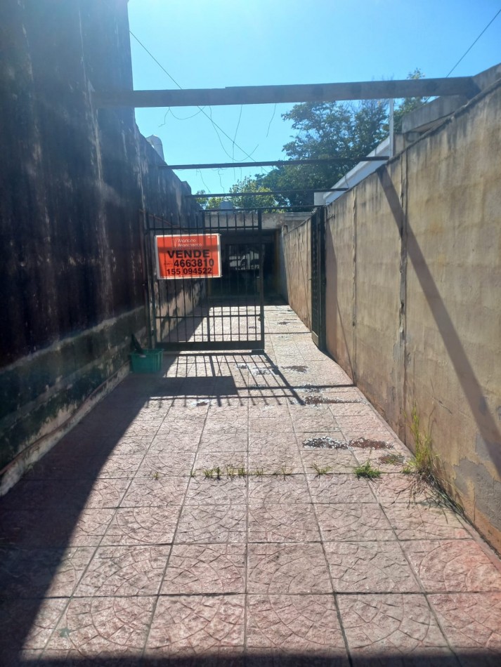 BARRIO PRIMERA JUNTA, SE VENDE CASA CON GALPON 