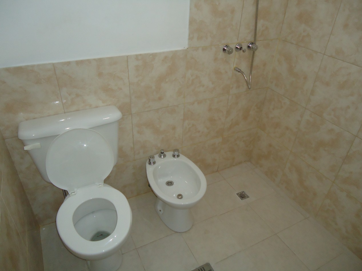 SAN RAFAEL, IMPECABLE DEPARTAMENTO PLANTA ALTA.- ZONA POLICLINICO POLICIAL