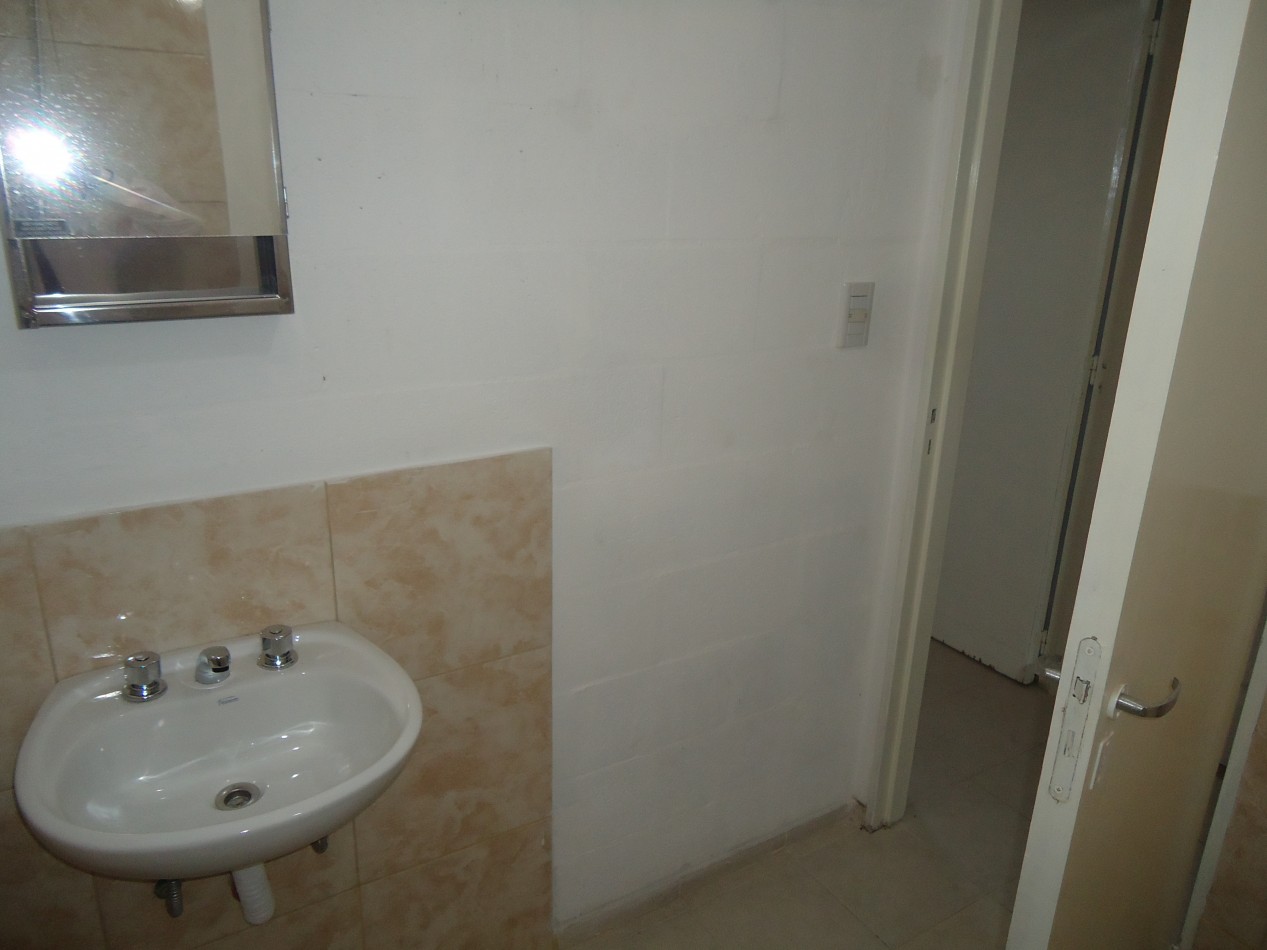 SAN RAFAEL, IMPECABLE DEPARTAMENTO PLANTA ALTA.- ZONA POLICLINICO POLICIAL