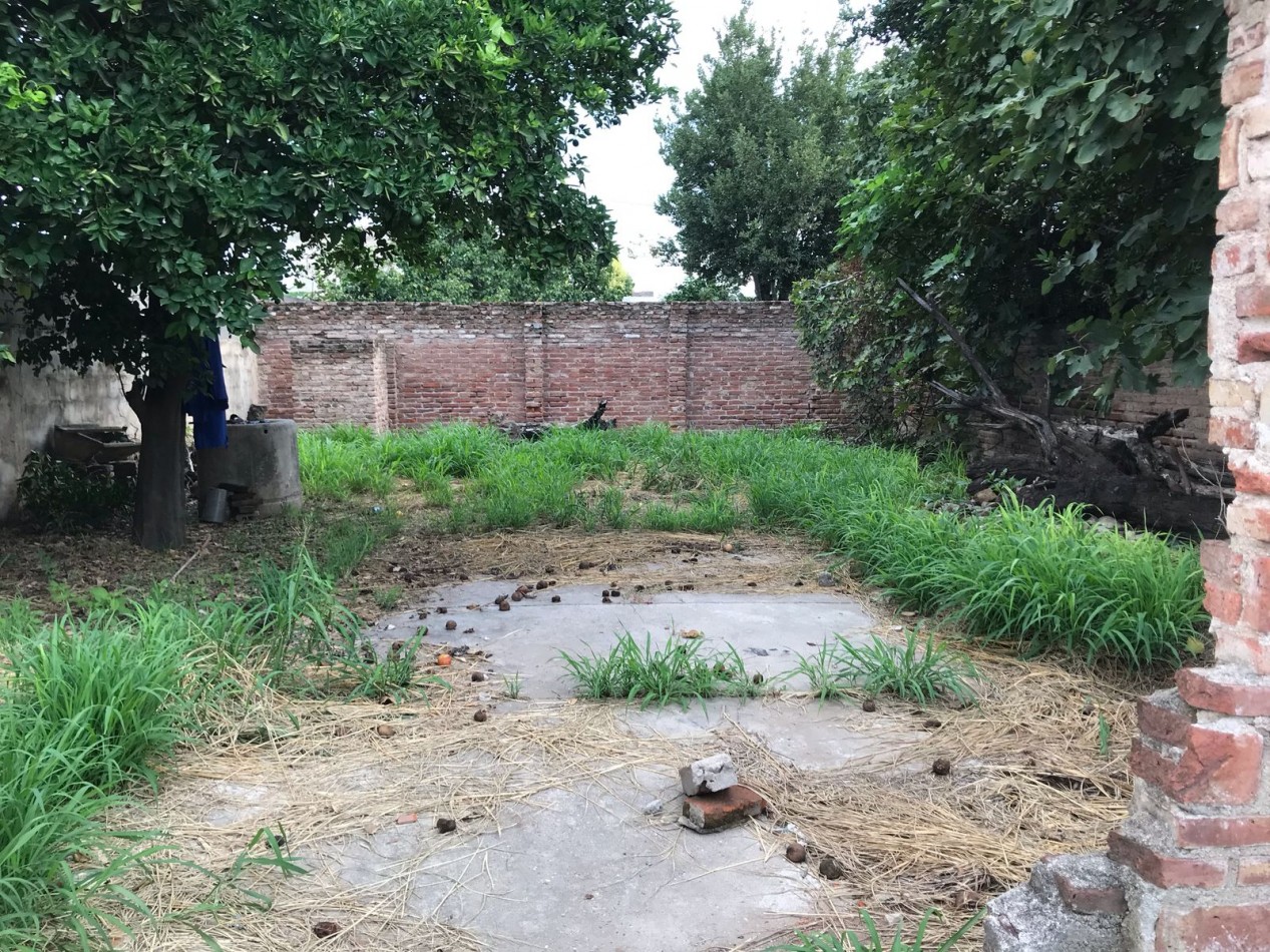 BARRIO VILLA ADELA, SE VENDE TERRENO CON ESTRUCTURA A TERMINAR