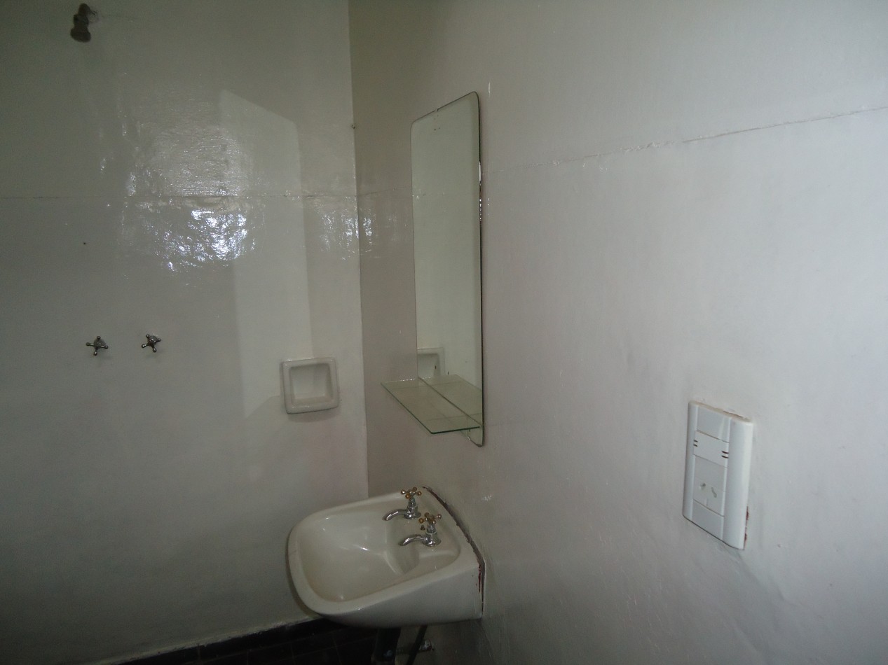 VILLA ADELA, PROPIEDAD IDEAL PARA RENTA + TERRENO DE 400 METROS.- 