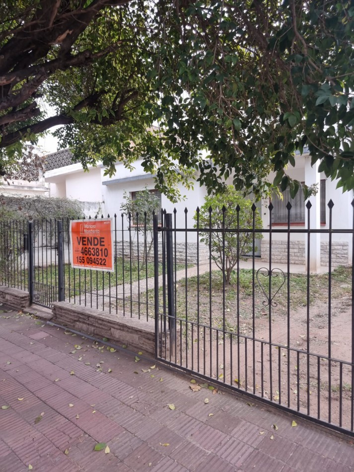 Venta de Casa Amplia de Dos Plantas en Los Naranjos
