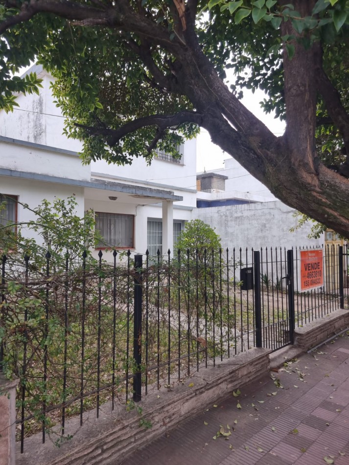 Venta de Casa Amplia de Dos Plantas en Los Naranjos