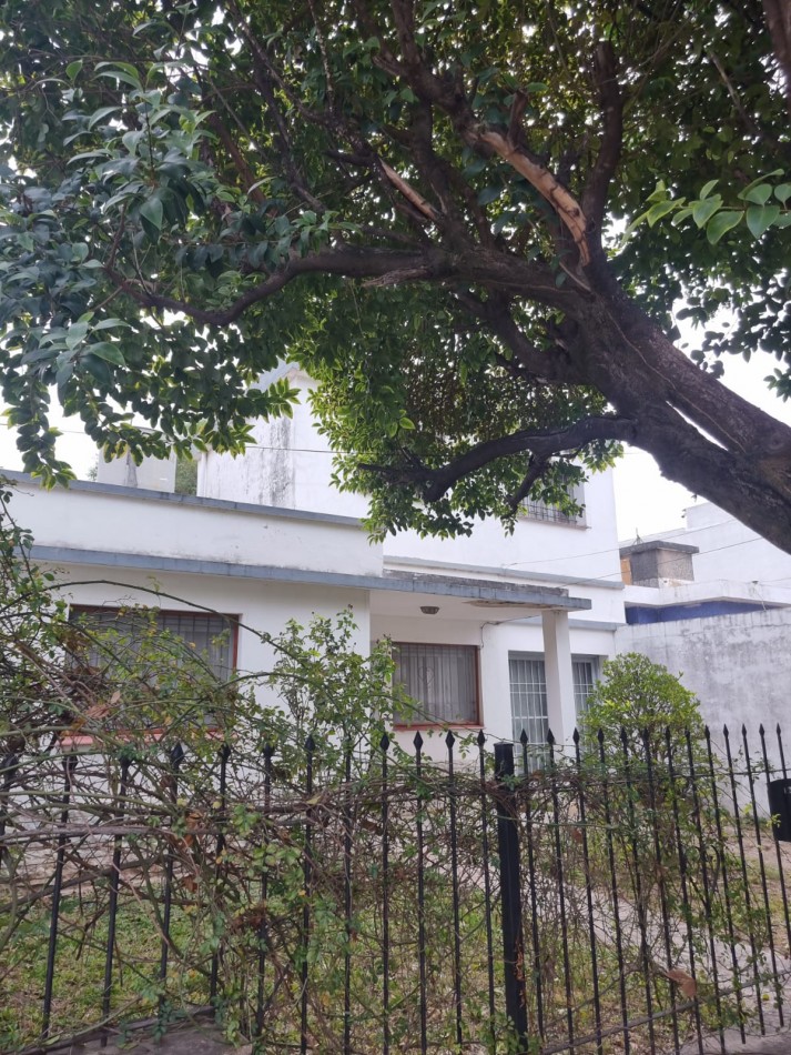 Venta de Casa Amplia de Dos Plantas en Los Naranjos