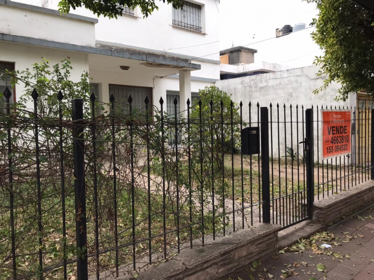 Venta de Casa Amplia de Dos Plantas en Los Naranjos