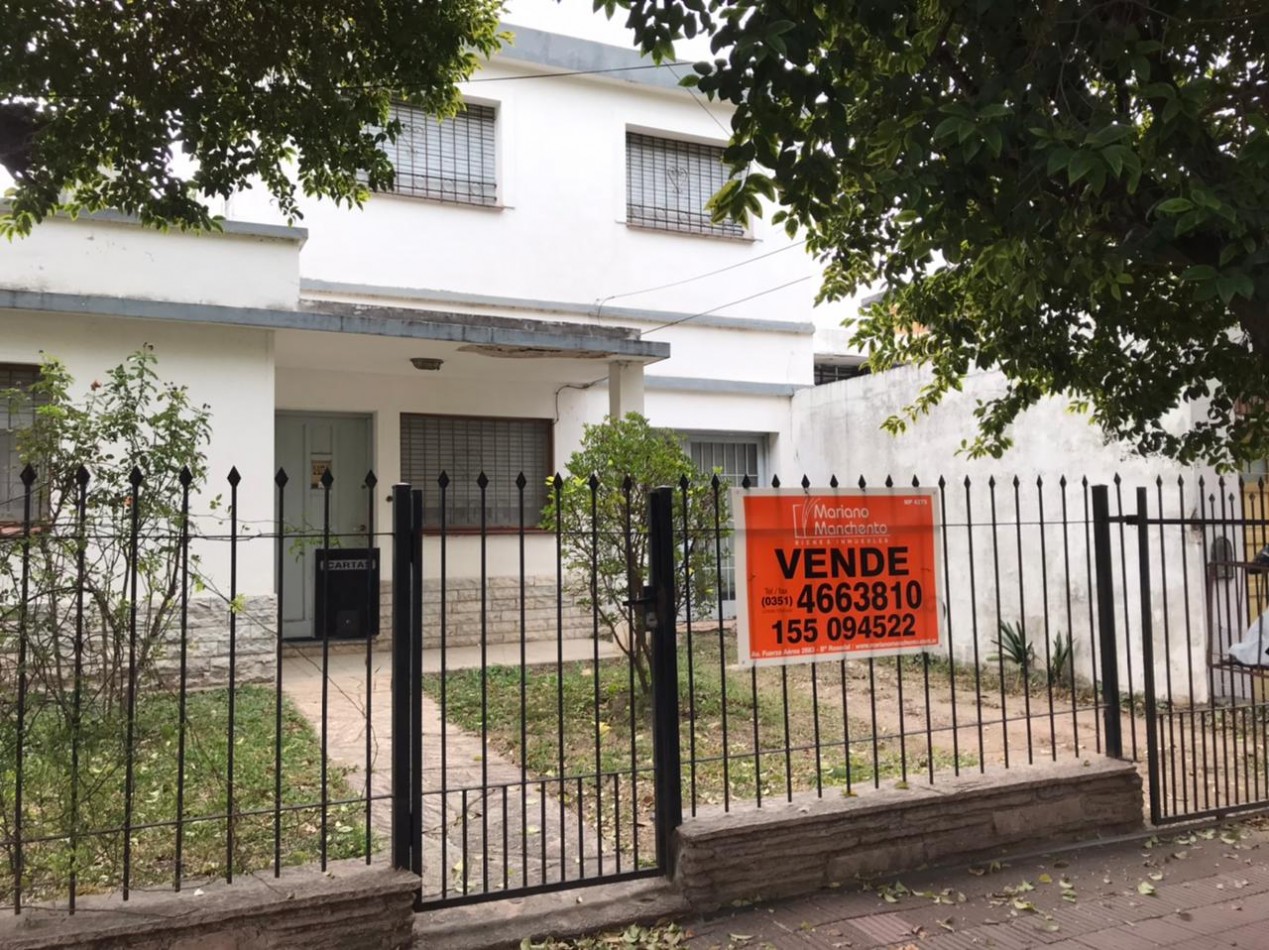 Venta de Casa Amplia de Dos Plantas en Los Naranjos