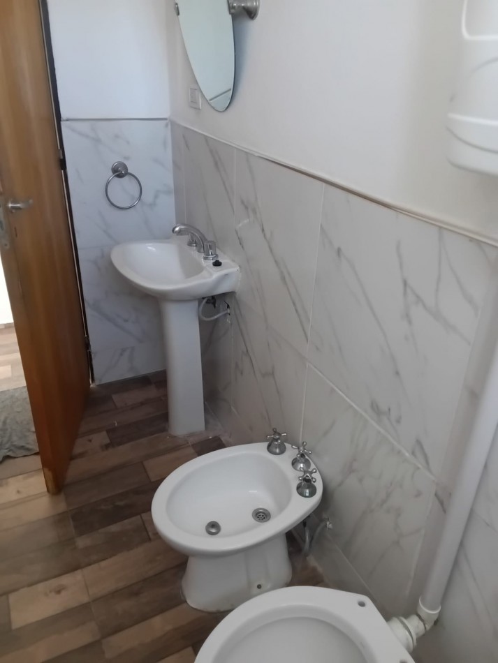 Barrio Ameghino Sur, se alquila departamento en planta alta 