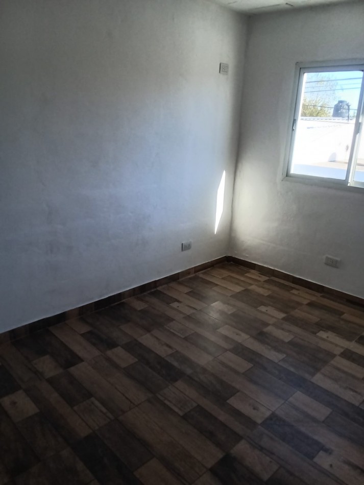 Barrio Ameghino Sur, se alquila departamento en planta alta 