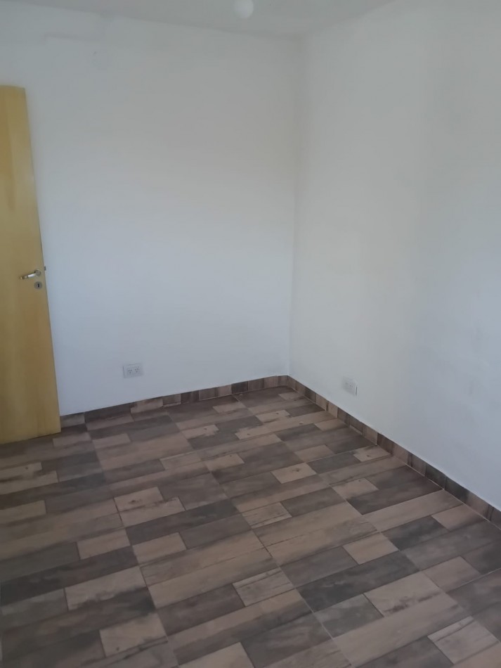 Barrio Ameghino Sur, se alquila departamento en planta alta 