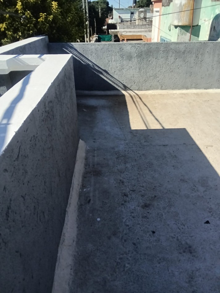Barrio Ameghino Sur, se alquila departamento en planta alta 