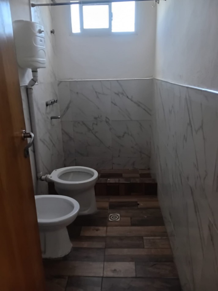 Barrio Ameghino Sur, se alquila departamento en planta alta 