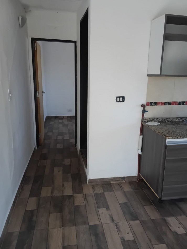 Barrio Ameghino Sur, se alquila departamento en planta alta 