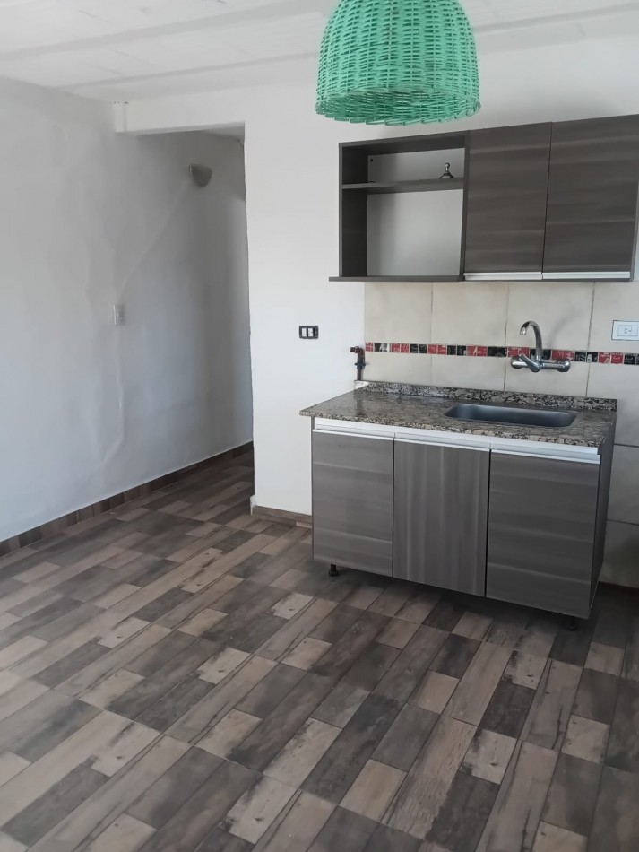 Barrio Ameghino Sur, se alquila departamento en planta alta 