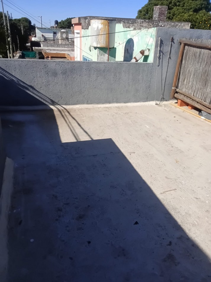 Barrio Ameghino Sur, se alquila departamento en planta alta 