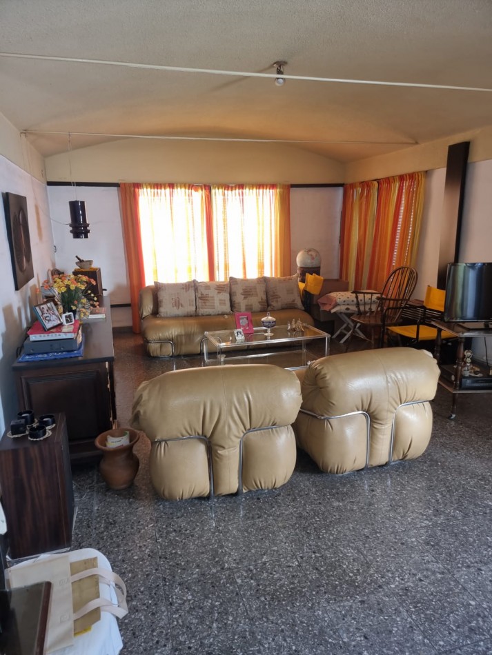 BARRIO AVENIDA, A METROS DE RUTA 20, HERMOSA CADA EN VENTA PARA VIVIR EN FAMILIA. " VENDIDA"