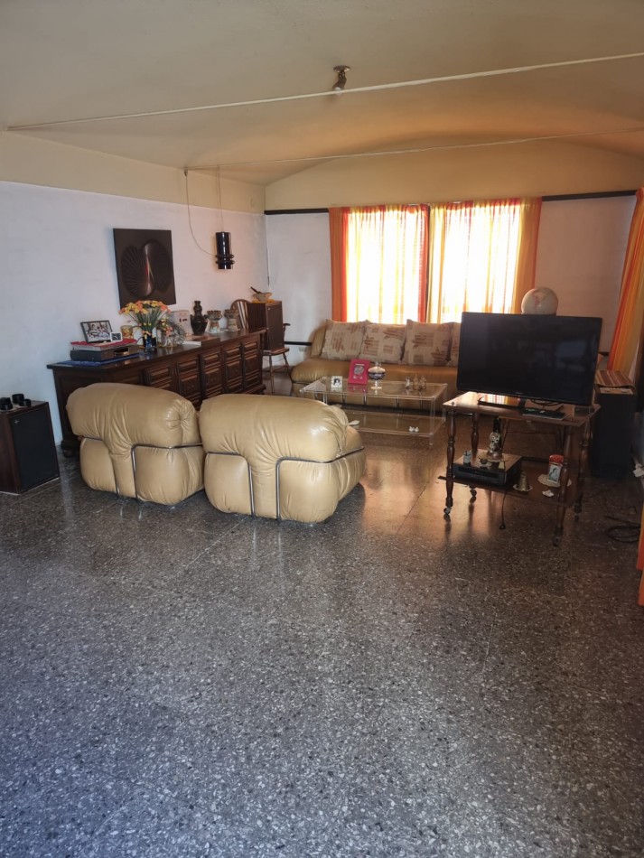 BARRIO AVENIDA, A METROS DE RUTA 20, HERMOSA CADA EN VENTA PARA VIVIR EN FAMILIA. " VENDIDA"