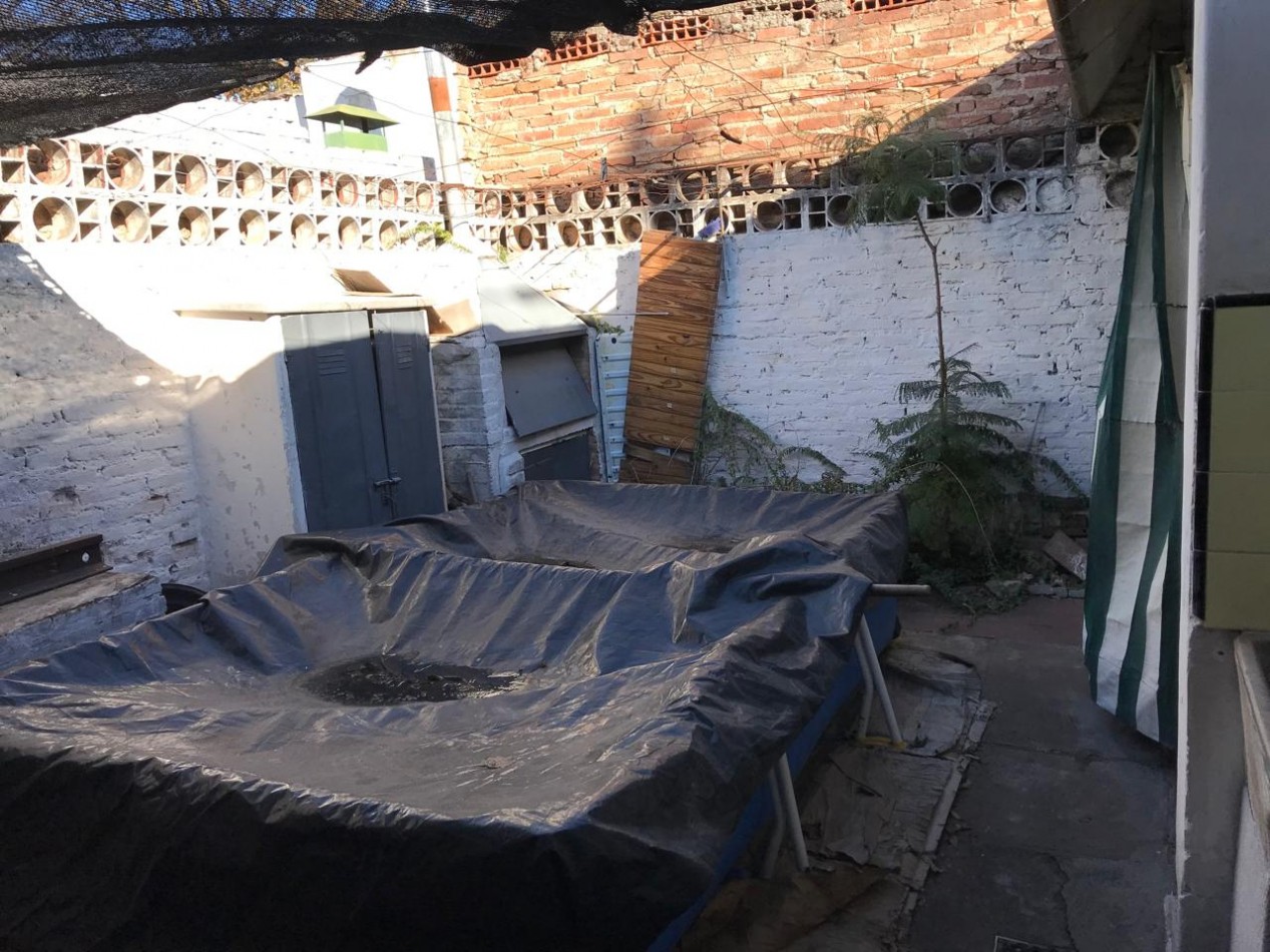 Barrio San Rafael | Oportunidad, Casa Esquina a Reciclar en Venta.- 