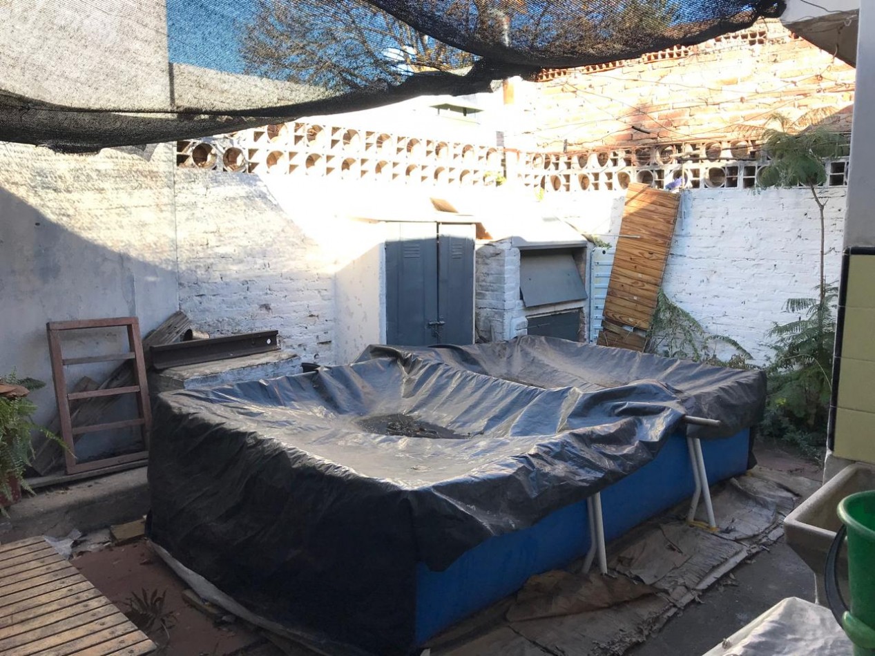 Barrio San Rafael | Oportunidad, Casa Esquina a Reciclar en Venta.- 