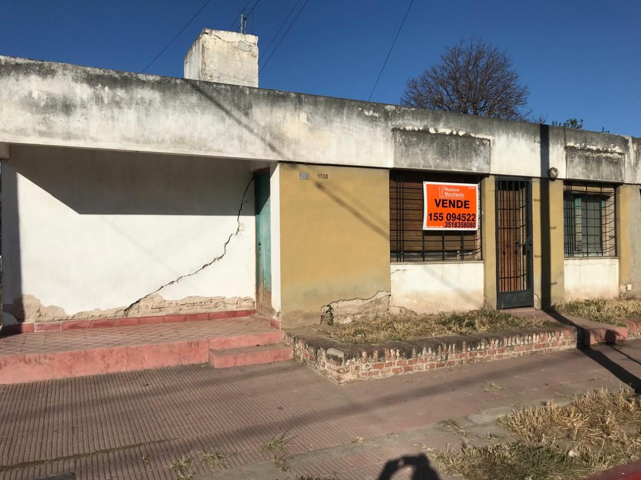 Barrio San Rafael | Oportunidad, Casa Esquina a Reciclar en Venta.- 