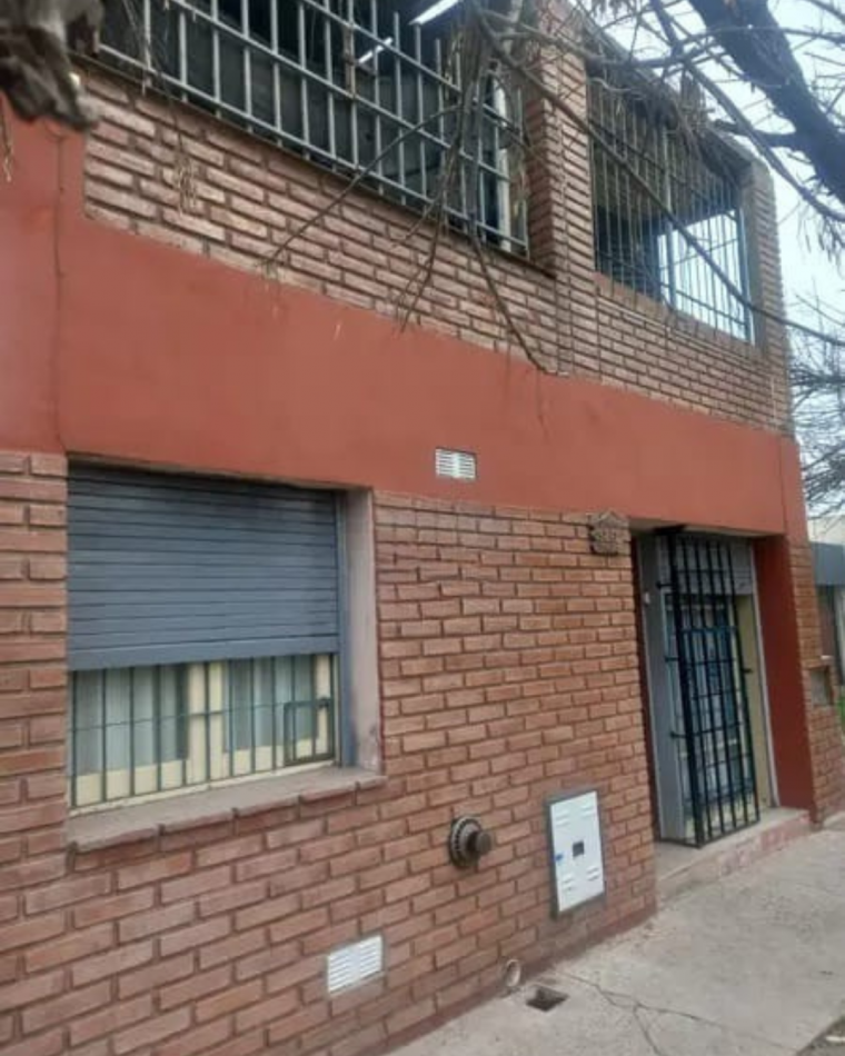 BARRIO SAN ROQUE, CASA A METROS DE RUTA 20 DE DOS PISOS. " VENDIDA" 