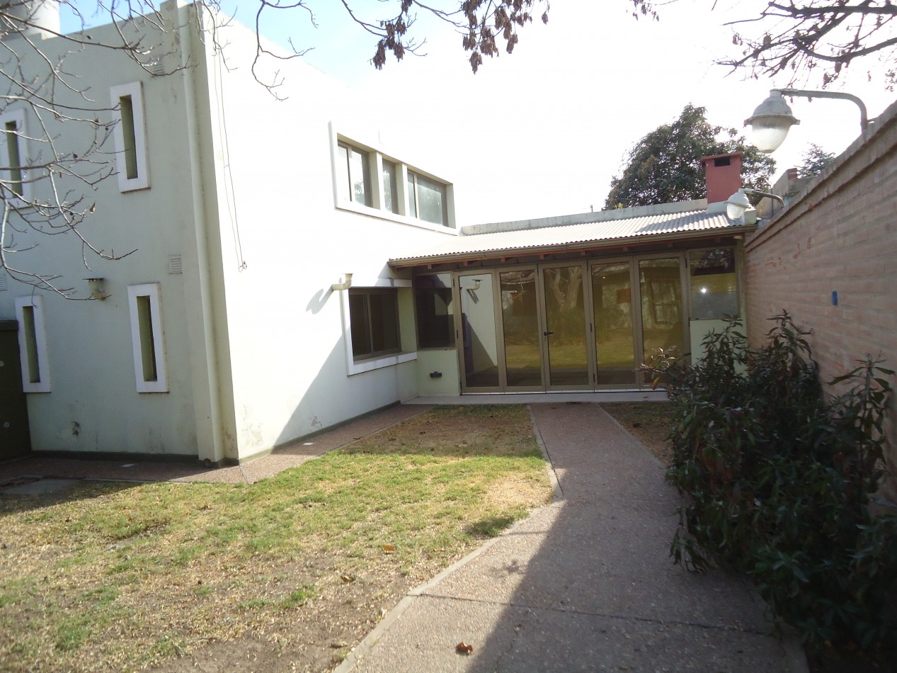 B° MATIENZO, IMPECABLE PROPIEDAD A METROS DE CALLE PRINCIPAL ( FLEMING) 