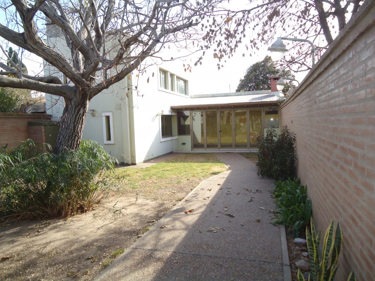 B° MATIENZO, IMPECABLE PROPIEDAD A METROS DE CALLE PRINCIPAL ( FLEMING) 