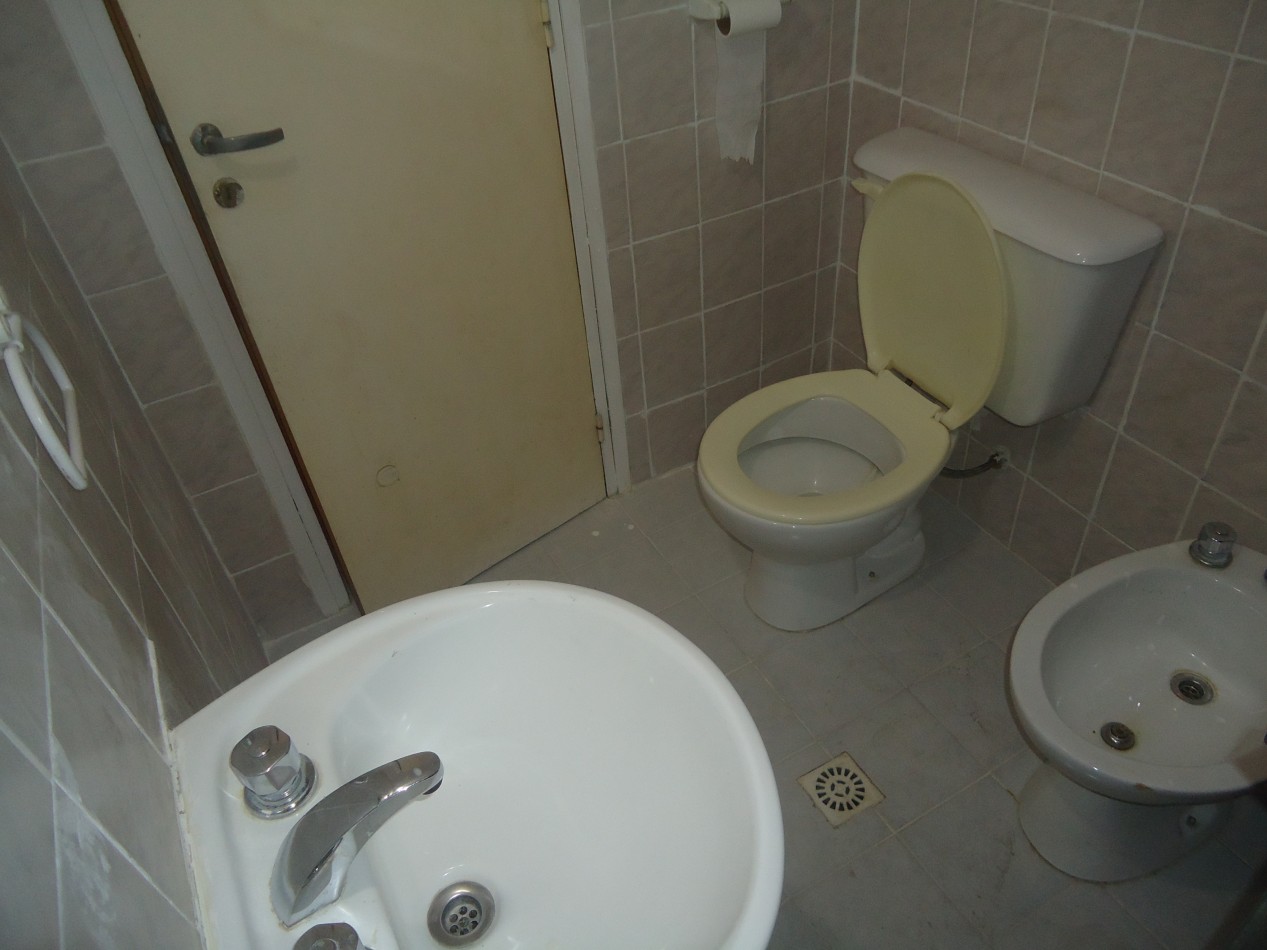 Rosedal, impecable departamento planta alta.- 