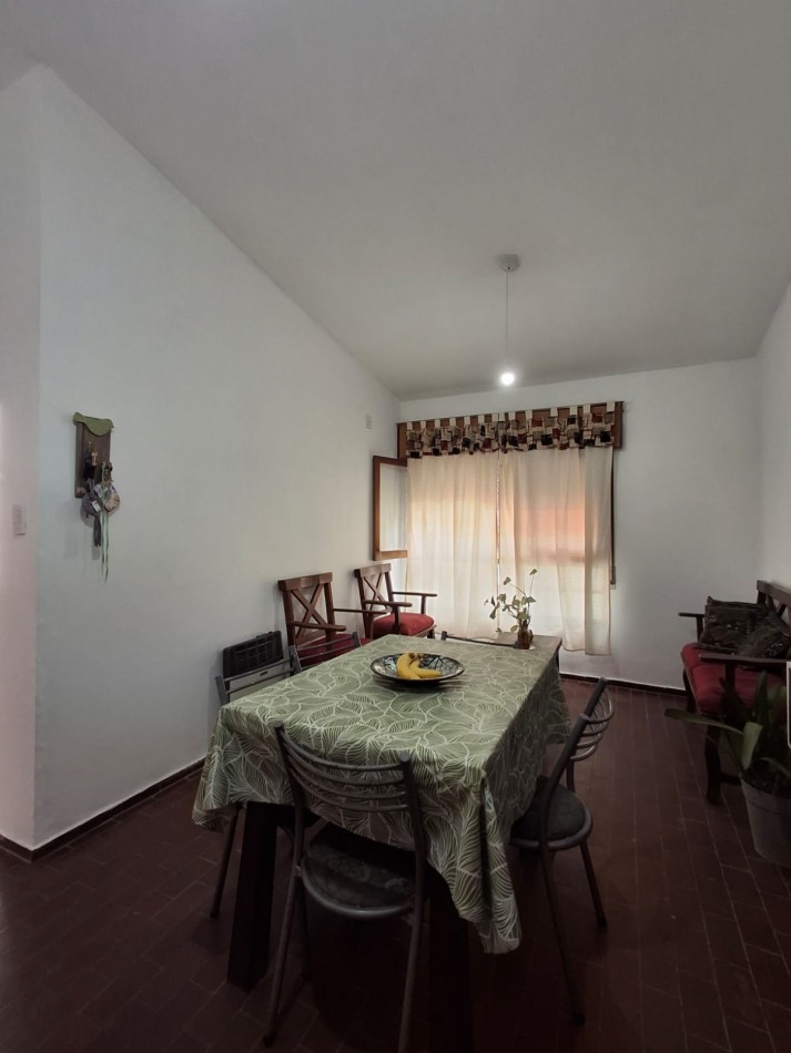 B° Teodoro Felds, impecable vivienda super comoda.- 