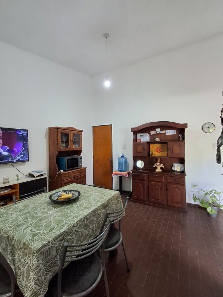 B° Teodoro Felds, impecable vivienda super comoda.- 