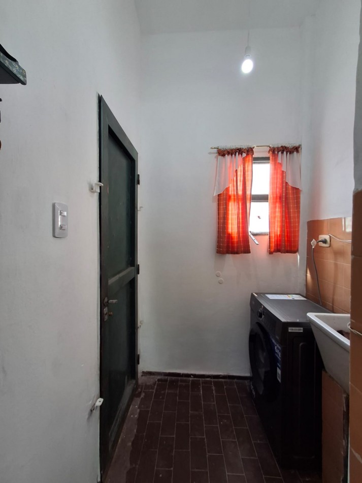 B° Teodoro Felds, impecable vivienda super comoda.- 