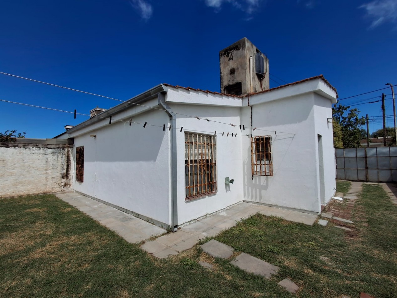 B° Teodoro Felds, impecable vivienda super comoda.- 